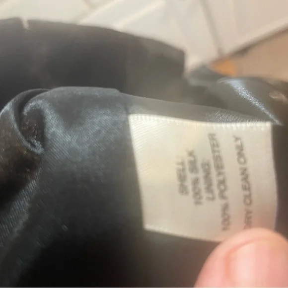 White House Black Market 100% silk floral halter top. See pics for measurements - Picture 10 of 14